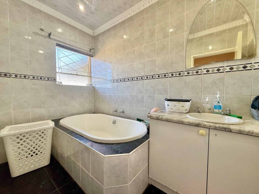 3 Bedroom Property for Sale in Campher Park Eastern Cape